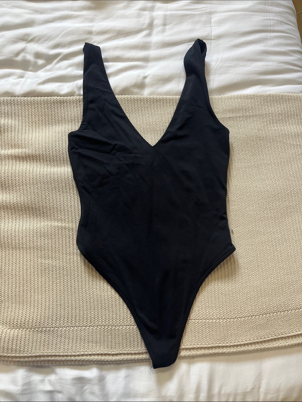 Black Bodysuit Aritzia - Classic V-Neck